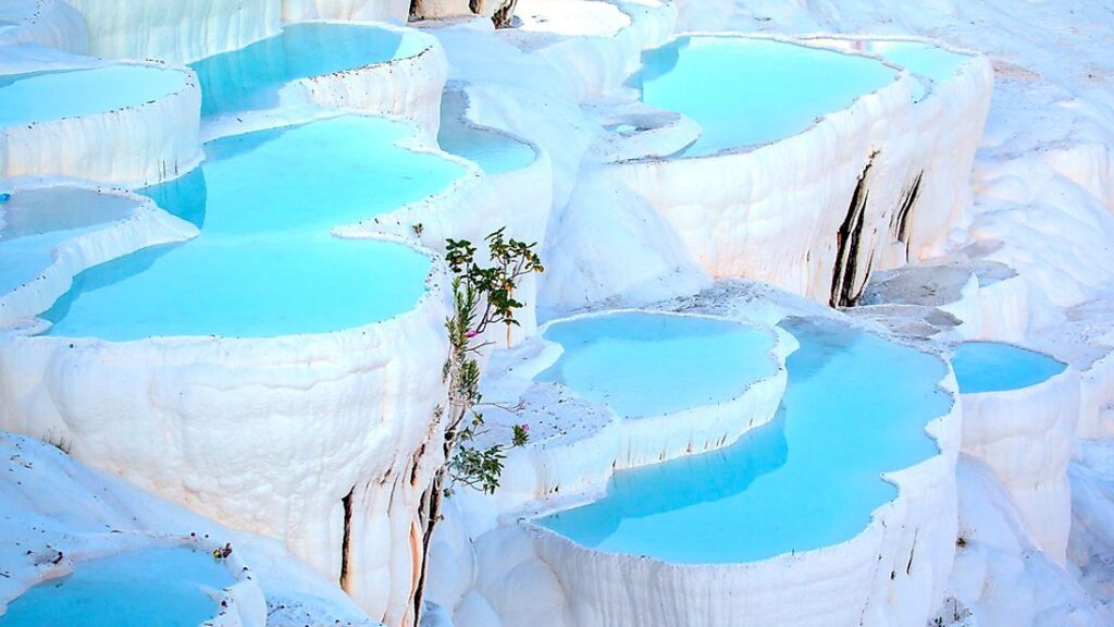 Pamukkale Turkey is one the top 20 seriously weird places around the world 